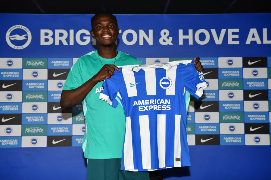 Zadok Yohanna, prezentat oficial de Brighton // FOTO: @Brighton Au câștigat licitația cu Chelsea și Newcastle și l-au adus pentru 28 de milioane de euro pe anonimul cotat la 500.000: „Abia aștept să lucrez cu el!”