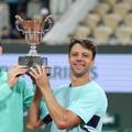 Marcel Granollers și Horacio Zeballos cu trofeul de la Roland Garros Foto: Guliver/GettyImages