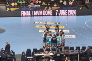 CSM București - Debrecen, marea finală din EHF Youth Club Trophy » Antrenorul Alex Moise, obligat să ceartă time-out!