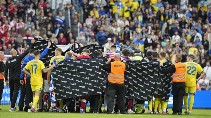 Christian Eriksen s-a prăbușit pe gazon în Danemarca - Ucraina // Sursă foto: fyens.dk