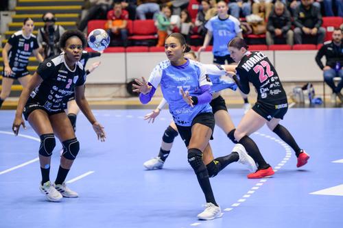Brest și CSM București se vor înfrunta astăzi, de la ora 16:00, în finala mică a Ligii Campionilor la handbal.