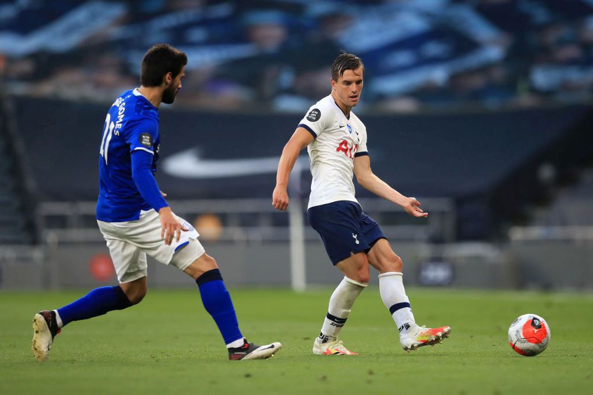 Scene incredibile în Premier League: doi jucători de la Tottenham, gata de bătaie pe teren! Jose Mourinho: „Eu sunt de vină”