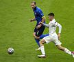 Pedri, în duel cu Chiellini // Foto: Getty Images