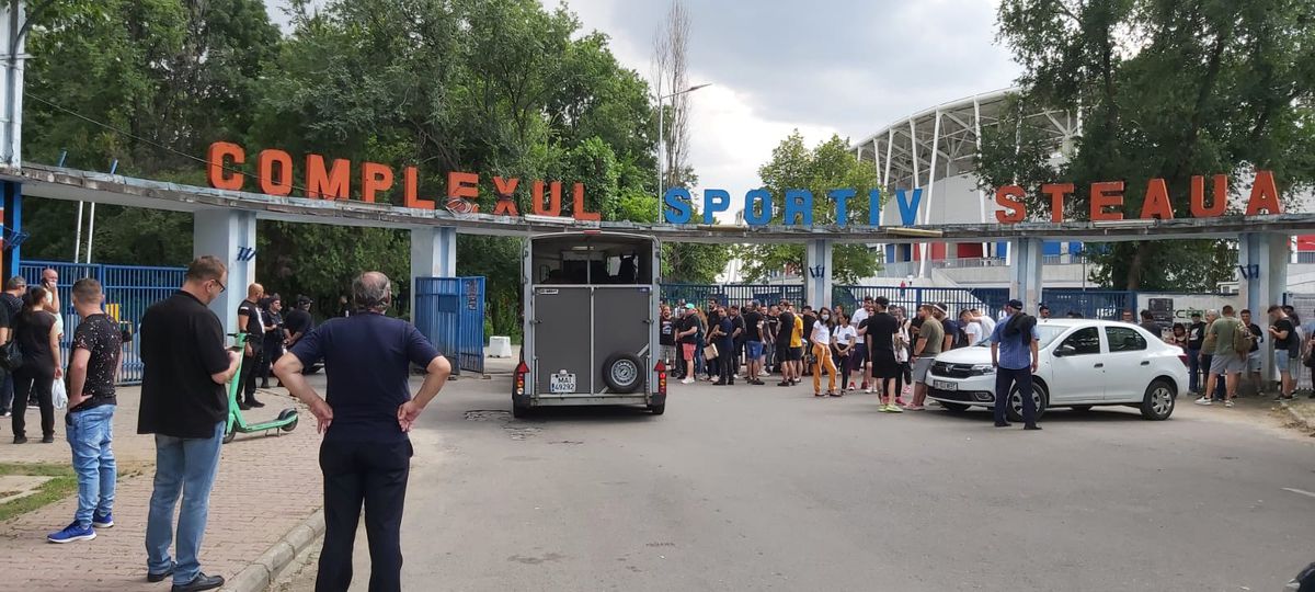Gigi Becali, ținta steliștilor la inaugurarea noului stadion » Ce s-a întâmplat pe finalul meciului
