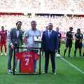 Steaua a retras astăzi numărul 7, cel în care Marius Lăcătuș (57 de ani) a făcut istorie. Momentul emoționant a avut loc înaintea amicalului cu OFK Belgrad.