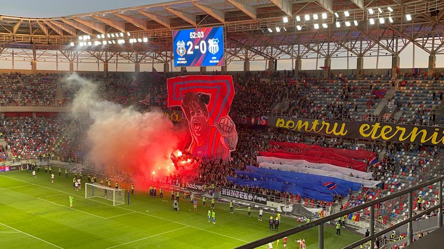 Fanii Stelei au pregătit o coregrafie specială, în onoarea lui Marius Lăcătuș Steaua a retras numărul 7 » „Fiara”, în lacrimi! Lăcătuș, „sabotat” în timpul discursului
