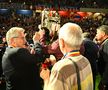 Momente emoționante pe noul Ghencea » Legendele de la Sevilla, tur de onoare cu o replică a CCE