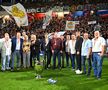 Momente emoționante pe noul Ghencea » Legendele de la Sevilla, tur de onoare cu o replică a CCE