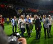 Momente emoționante pe noul Ghencea » Legendele de la Sevilla, tur de onoare cu o replică a CCE