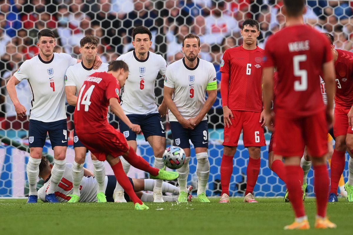 Primul gol din lovitură liberă de la Euro 2020 » Englezii sunt furioși: „Trebuia anulat! Încalcă regulamentul”