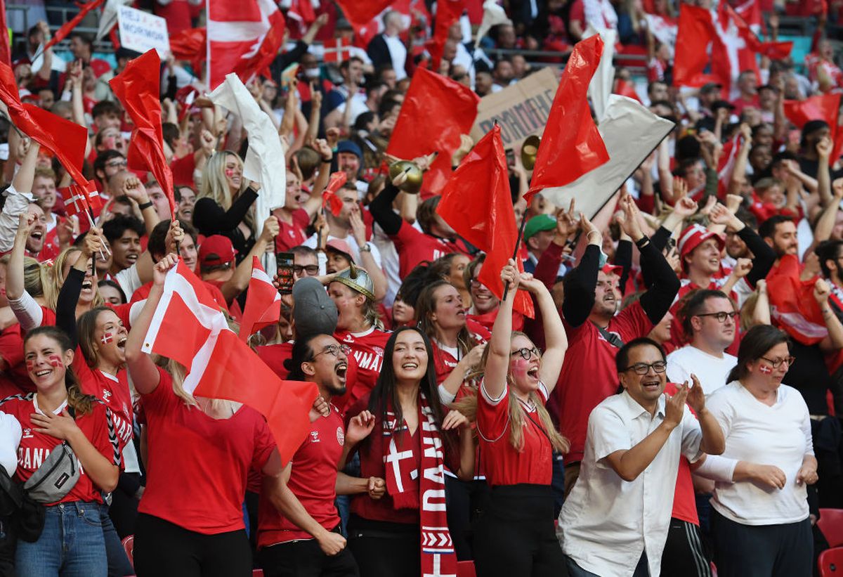 Anglia - Danemarca, fani pe Wembley la semifinala Euro 2020