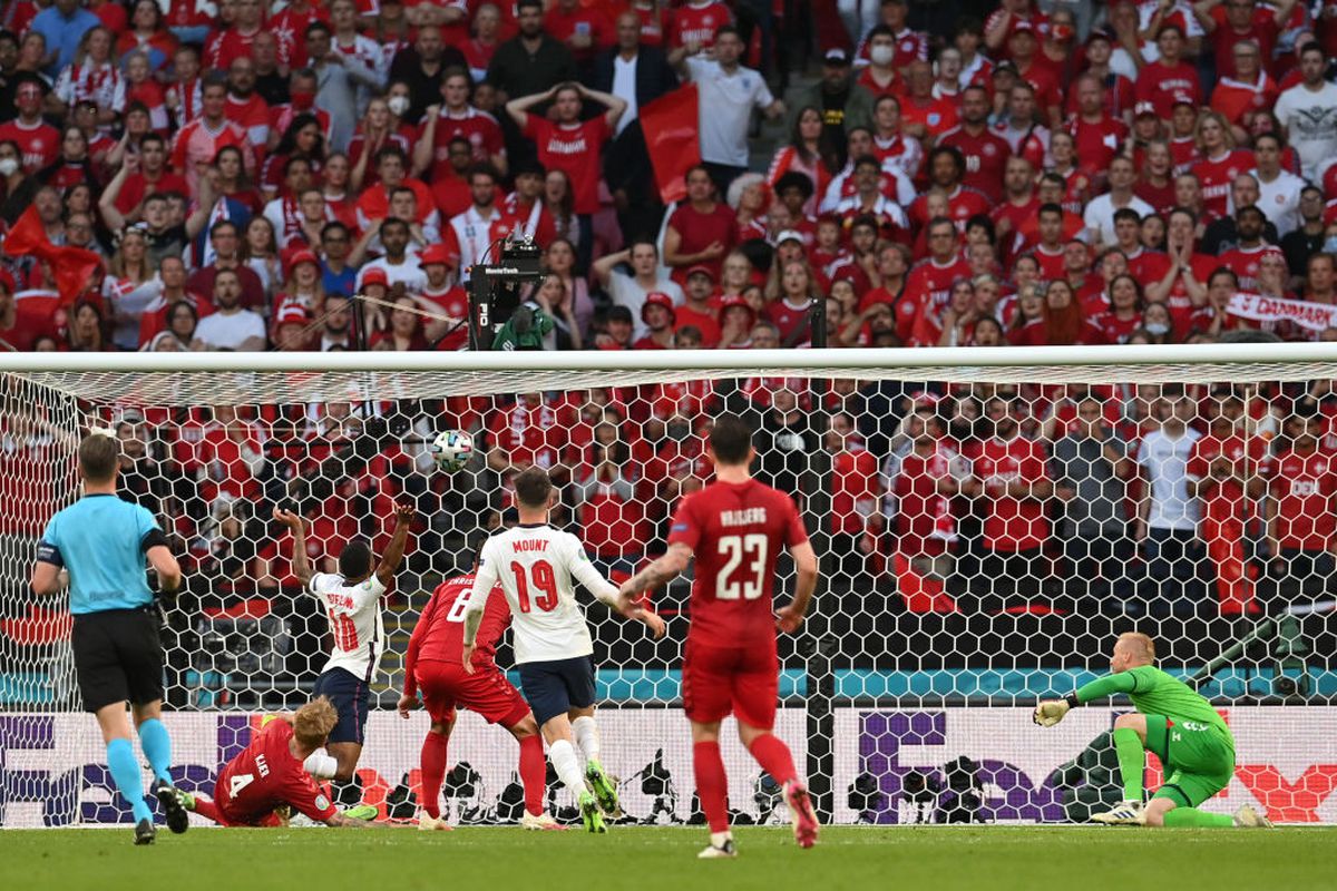 Anglia - Danemarca, fani pe Wembley la semifinala Euro 2020