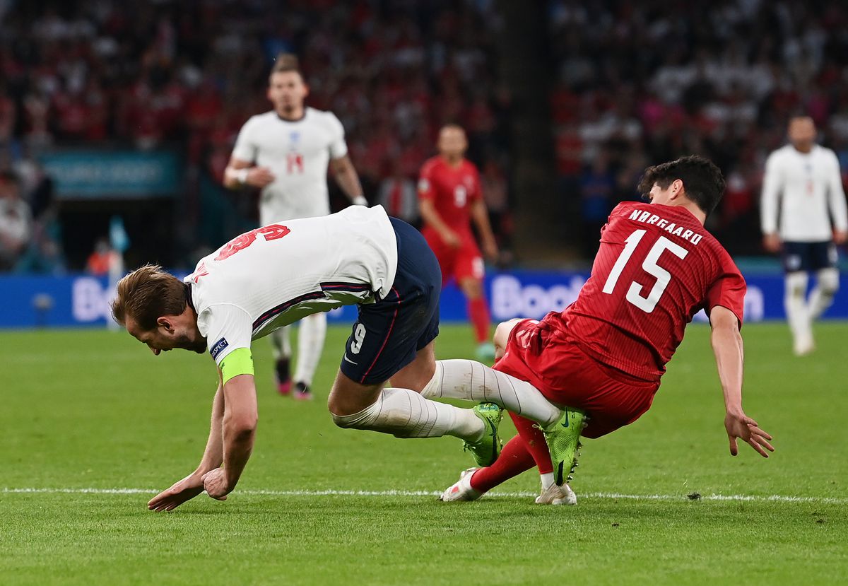 Anglia Danemarca penalty cerut de Harry Kane