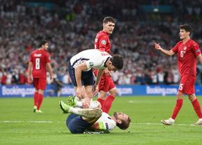 Întreaga Anglie a explodat! Penalty-ul cerut de Harry Kane spre finalul meciului cu Danemarca, ignorat de arbitri