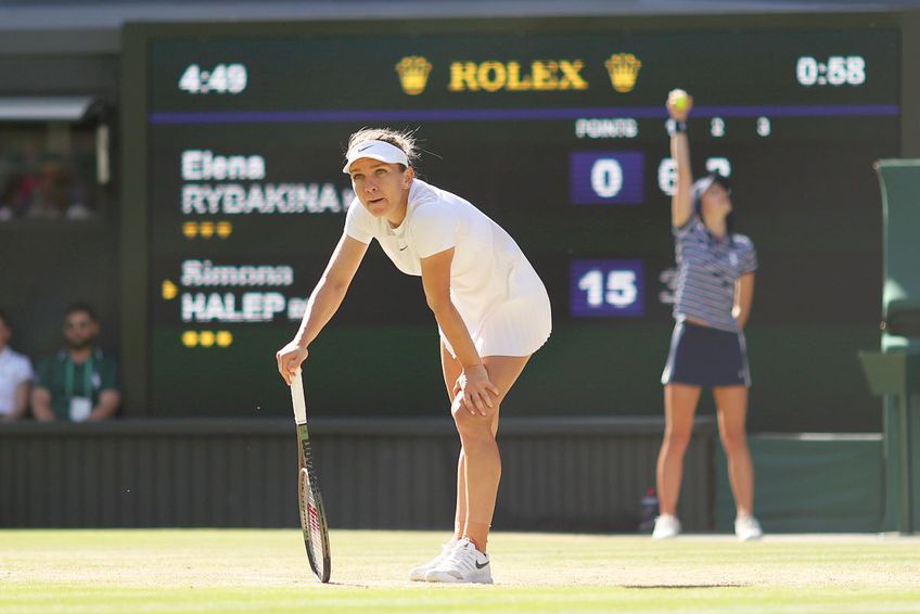Simona Halep (30 de ani, locul 18 WTA) a fost învinsă de Elena Rybakina (23 de ani, locul 23 WTA) în semifinalele Wimbledon 2022, scor 3-6, 3-6. Campioana din 2019 a încercat să găsească explicații pentru prestația modestă.