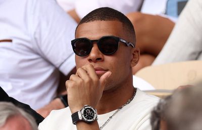 Întrebarea lansată de francezi în cazul lui Mbappe: „Ce o să faci, îl trimiți în tribună?!” + Suma pe care trebuie să o achite Real Madrid