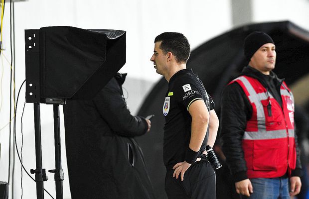 Vassaras, după un play-off plin de controverse: „Am remarcat un progres în luarea deciziilor”. Concluziile CCA la un an de VAR în România