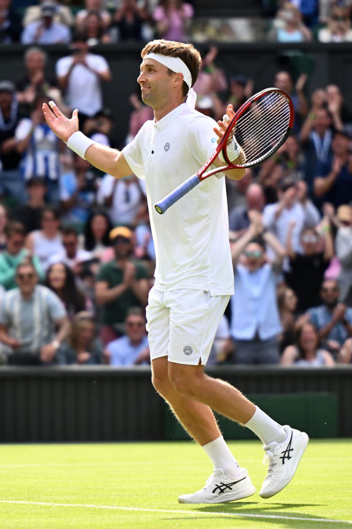 A produs surpriza la Wimbledon, a sărbătorit ca Grealish și a avut un discurs ovaționat: „Nu am mașină, nu am casă, nu merg în vacanțe. Vreau doar să asigur viitorul familiei”