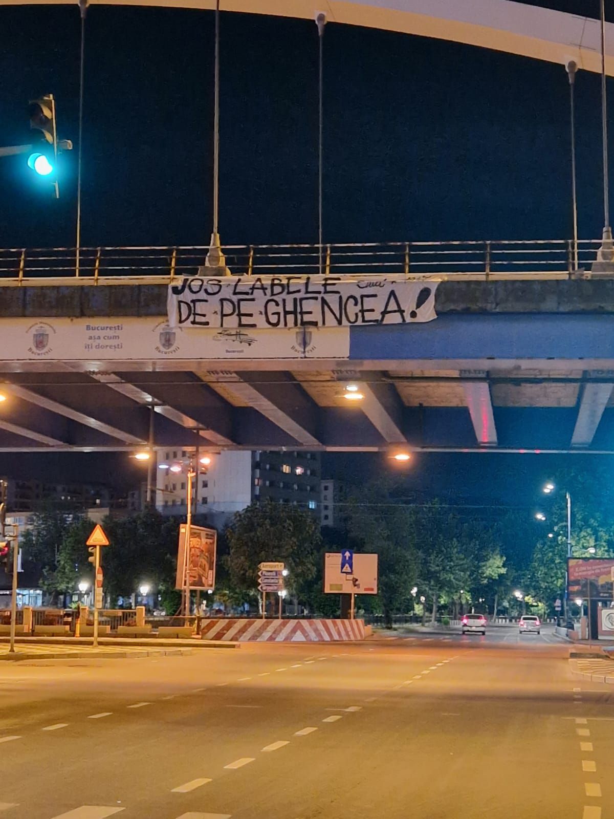 Peluza Sud a împânzit Bucureștiul cu mesaje împotriva lui Gigi Becali