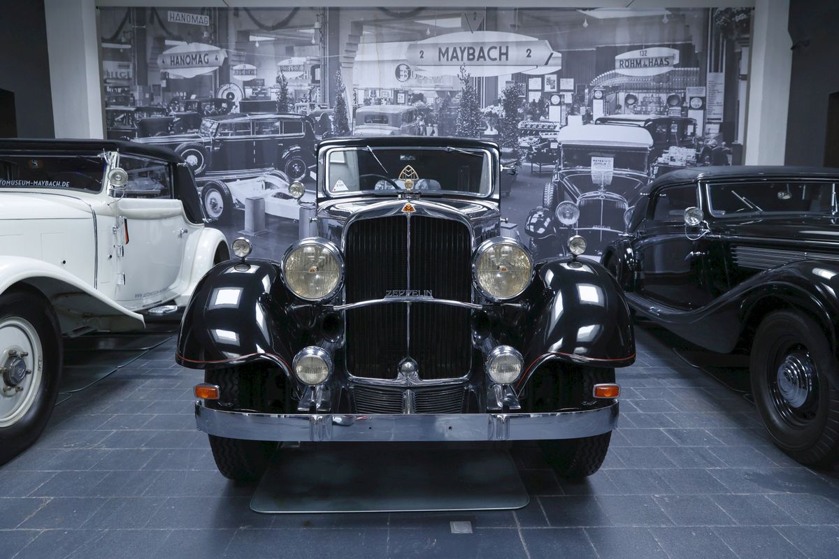 Reacție de milioane la muzeul Maybach din Bavaria, la vederea imaginilor cu Gigi Becali reparându-și limuzina cu ranga + Cum arată mașina lui Hitler