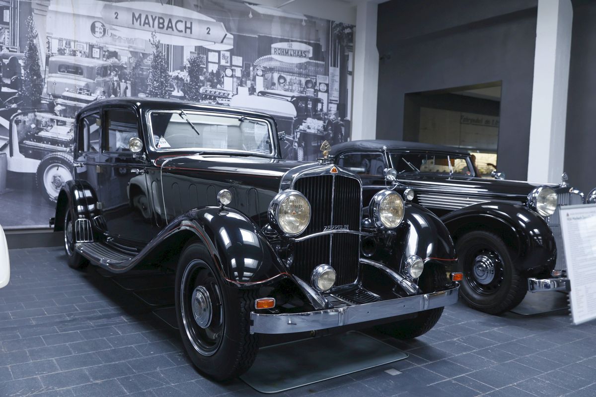 Reacție de milioane la muzeul Maybach din Bavaria, la vederea imaginilor cu Gigi Becali reparându-și limuzina cu ranga + Cum arată mașina lui Hitler