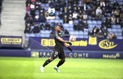 Pariul lui Sabău, cu 6 zile înainte de startul Superligii » U Cluj aduce un fundaș din Portugalia cu 13 minute în sezonul trecut