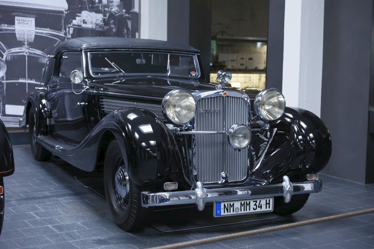 Reacție de milioane la muzeul Maybach din Bavaria, la vederea imaginilor cu Gigi Becali reparându-și limuzina cu ranga + Cum arată mașina lui Hitler