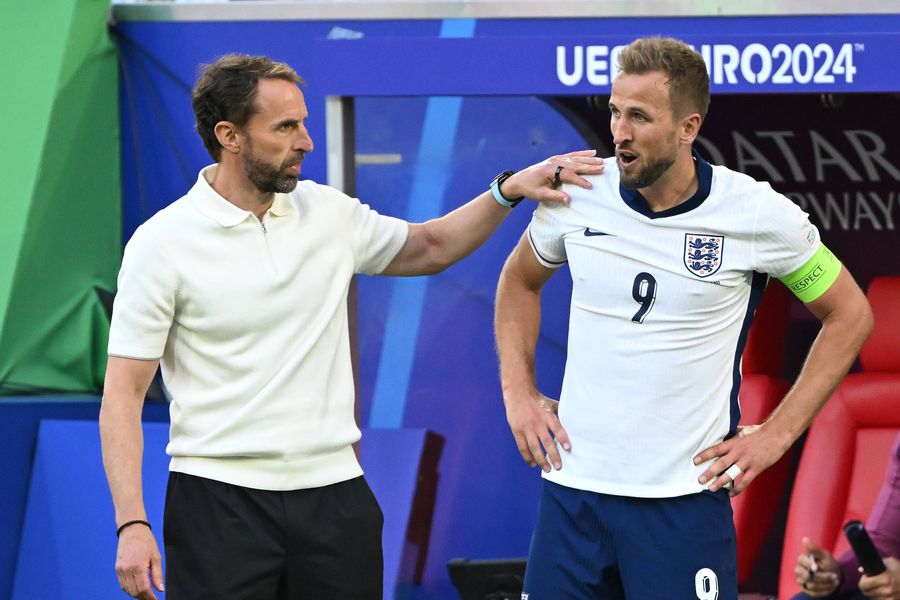 Selecționerul Gareth Southgate și căpitanul Harry Kane / Foto: Imago 100 de ace pentru titlul visat în Anglia de 21.169 de zile! Suferința perpetuă a căpitanului Harry Kane, care s-a săturat să aștepte primul trofeu din carieră!