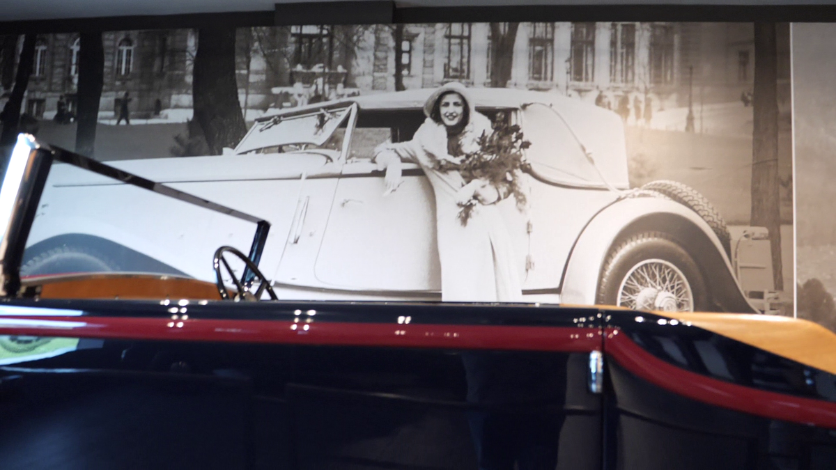 Reacție de milioane la muzeul Maybach din Bavaria, la vederea imaginilor cu Gigi Becali reparându-și limuzina cu ranga + Cum arată mașina lui Hitler