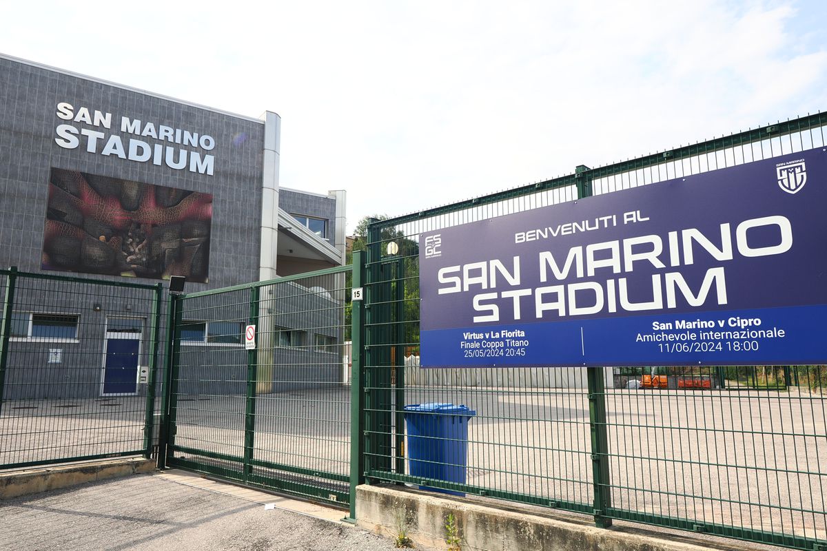 Imagini de la stadionul din San Marino