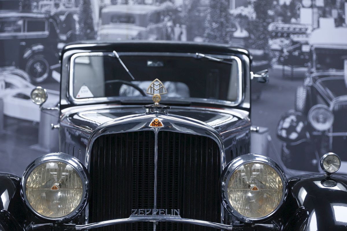 Reacție de milioane la muzeul Maybach din Bavaria, la vederea imaginilor cu Gigi Becali reparându-și limuzina cu ranga + Cum arată mașina lui Hitler