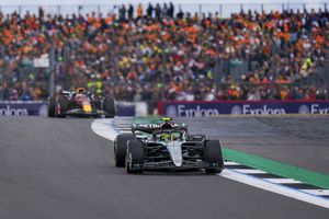 Cursă nebună în Formula 1! Lewis Hamilton a câștigat Marele Premiu de la Silverstone și a bătut un nou record
