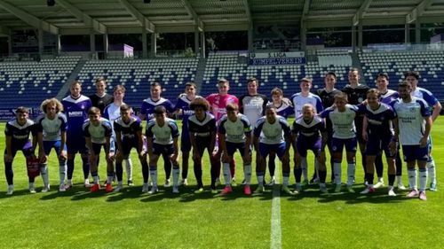 Jucătorii lui Glenavon, înaintea meciului cu Erzgebirge Aue