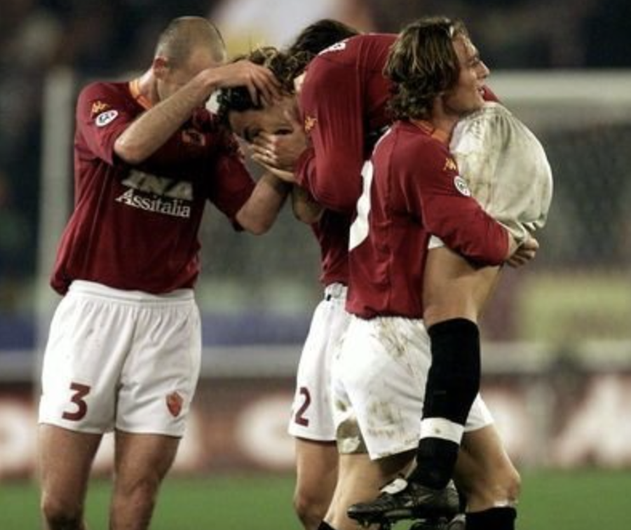 Batistuta, în lacrimi, după golul marcat împotriva Fiorentinei (Serie A, sezonul 2000/2001) „E leu, ăsta te devorează!” » Câți îl mai știți pe atacantul FABULOS care a marcat împotriva României, descoperit de nicăieri de „nebunul” Marcelo Bielsa? „NU-l lăsați să scape, e o binecuvântare!”