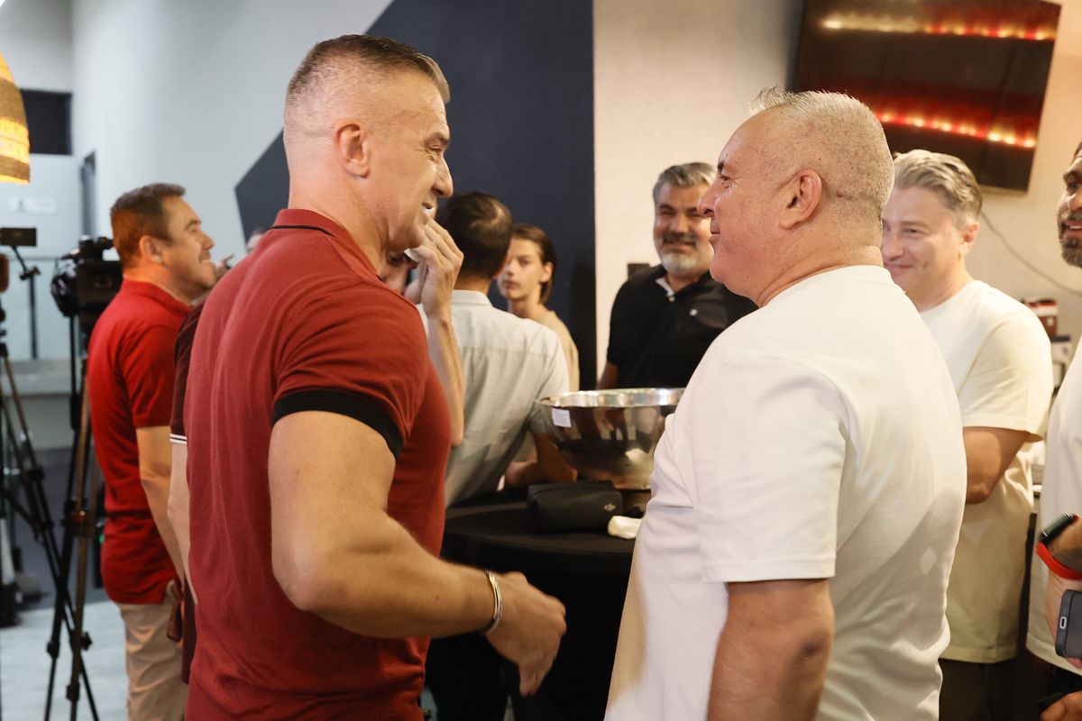 Foto-ironia lui Daniel Niculae! A reacționat cu un singur cuvânt după ce Rapid și-a prezentat echipamentele