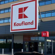 Imagini generate cu ia cu pantera neagră/ sursă foto: Facebook