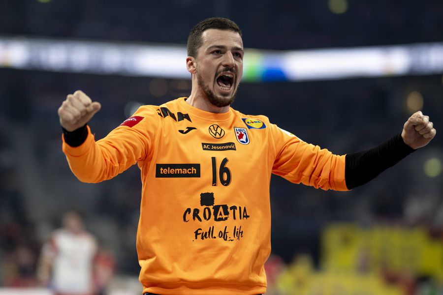 Portarul unui club de handbal din Serbia, dat afară după ce a participat la concertul unui croat asociat cu mișcarea fascistă: „Ofensează amintirea miilor de victime”