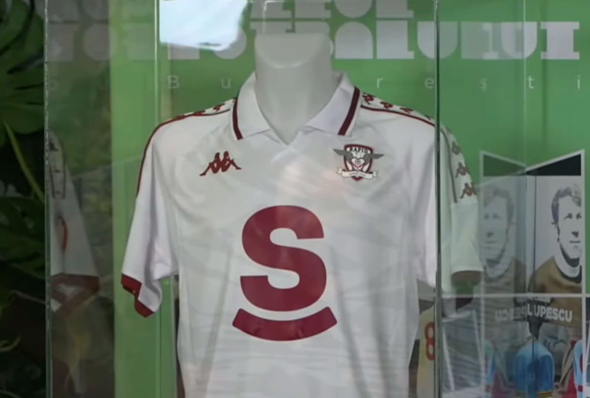 Rapid și-a dezvăluit noile echipamente! Două mari surprize: cum arată tricourile de rezervă și detaliul de pe spate