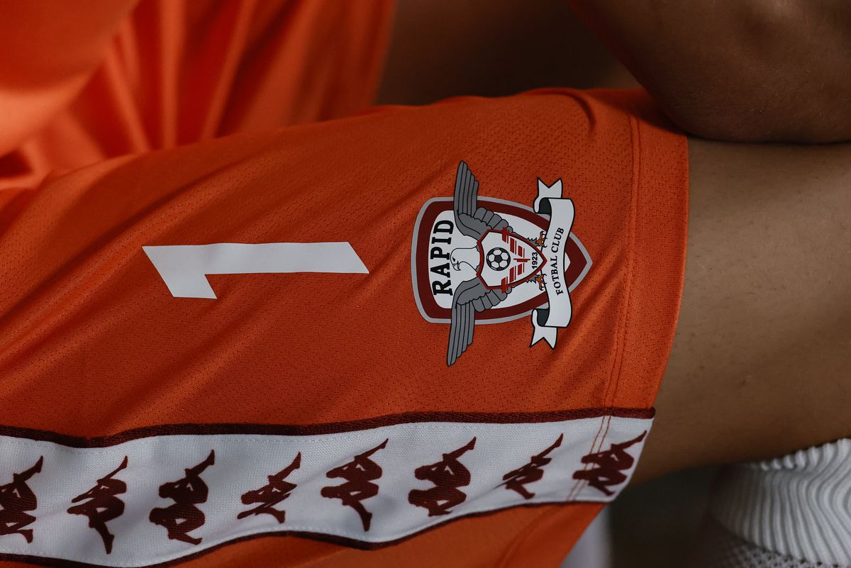 Rapid și-a dezvăluit noile echipamente! Două mari surprize: cum arată tricourile de rezervă și detaliul de pe spate