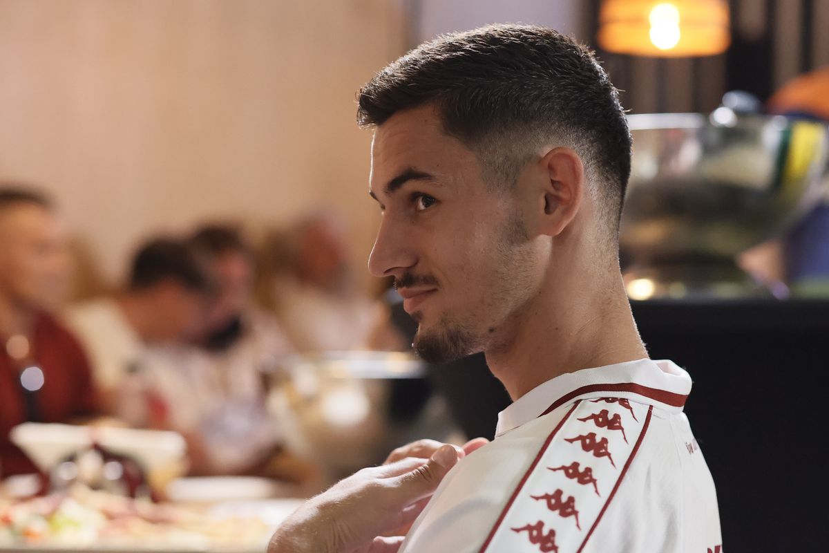 Rapid și-a dezvăluit noile echipamente! Două mari surprize: cum arată tricourile de rezervă și detaliul de pe spate