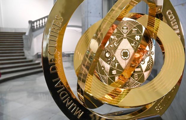 Cât valorează trofeul milionarilor mondiali » Este placat cu aur de 24 de carate și inspirat după naveta Voyager!