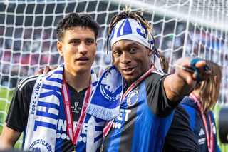 Dinamo a mai făcut un transfer » A fost prezentat oficial atacantul care a jucat contra lui Manchester City în Liga Campionilor