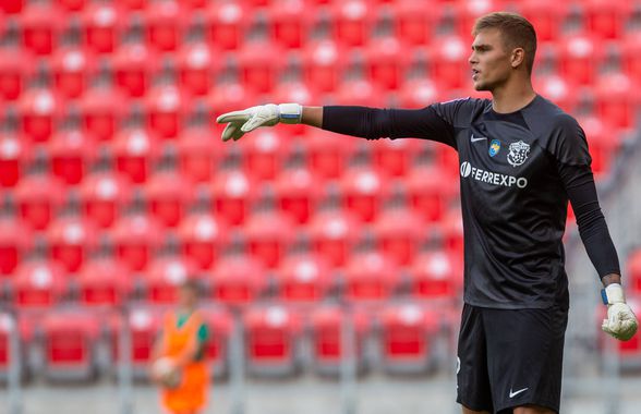 Universitatea Craiova, al 11-lea transfer al verii! Portarul a ajuns în Bănie și urmează să semneze