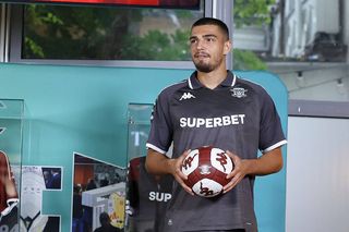 Alex Dobre și Denis Ciobotariu, în noile echipamente ale Rapidului: „Vrem un trofeu, suntem pregătiți!”