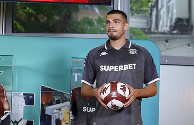 Alex Dobre și Denis Ciobotariu, în noile echipamente ale Rapidului: „Vrem un trofeu, suntem pregătiți!”