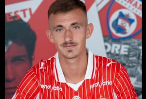 Vești excelente pentru Zeljko Kopic » Dinamo a prezentat oficial noul fundaș central