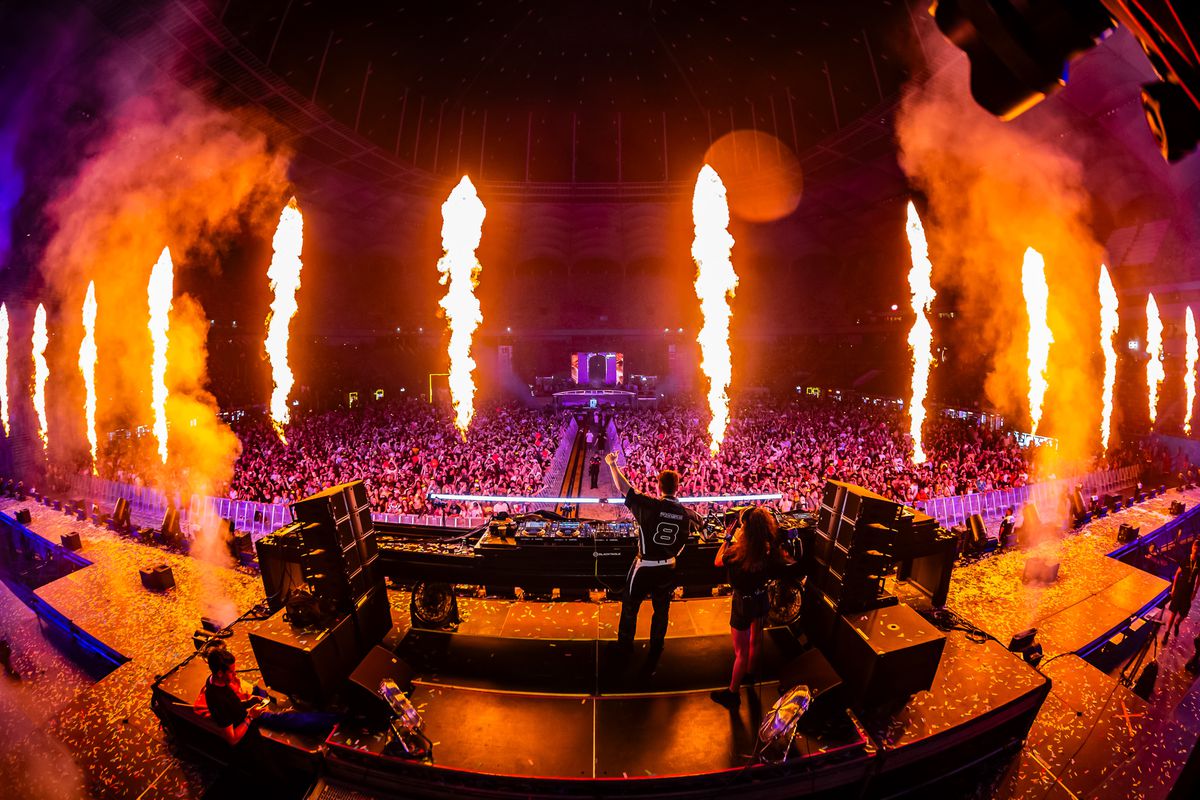 155.000 de participanți la Neversea Kapital » Florin Salam, Lost Frequencies și Steve Aoki au „rupt” Arena Națională