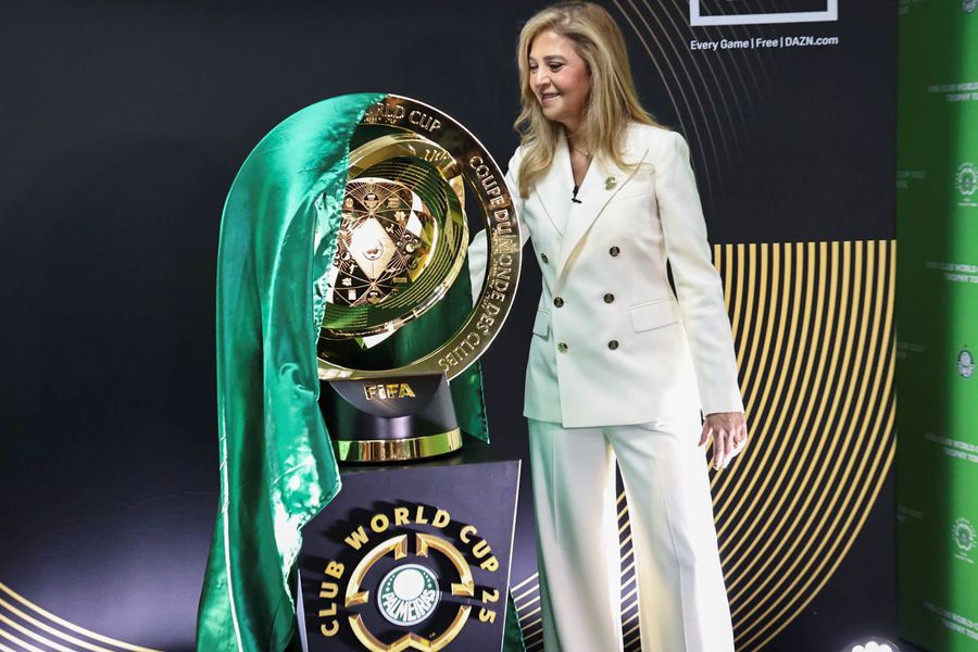 Cât valorează trofeul milionarilor mondiali » Este placat cu aur de 24 de carate și inspirat după naveta Voyager!