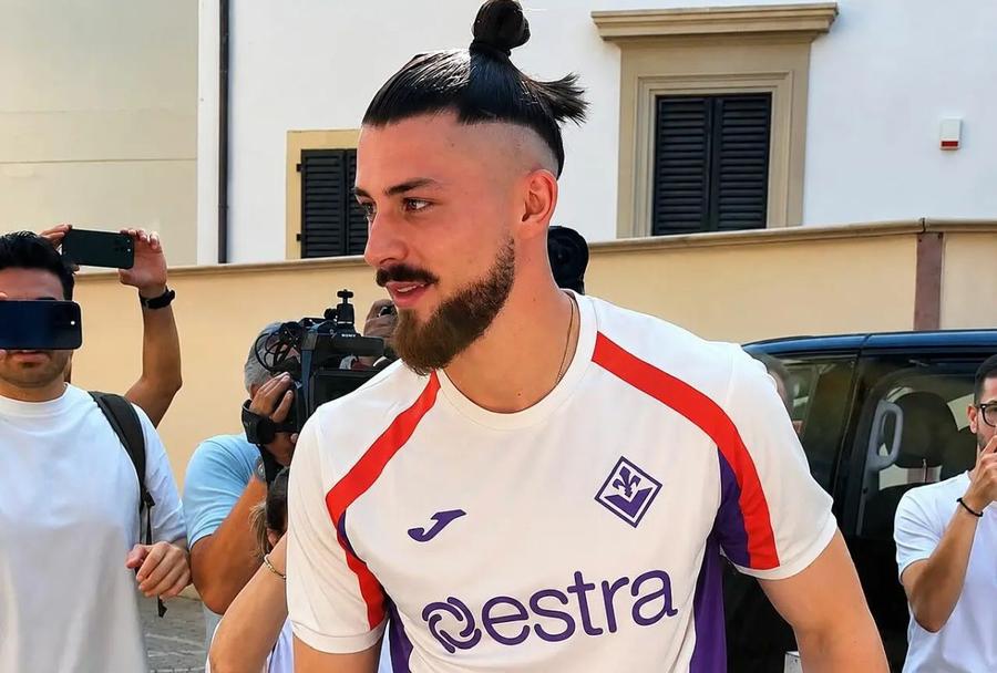 Radu Drăgușin a ajuns la Fiorentina/ Foto: Fiorentinanews.com Răzvan Raț pariază pe Pancu la Rapid: „Spiritul lui este important și sper să-l predea mai departe în vestiar”