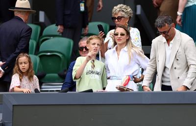 A renunțat la numele sârbesc, a devenit miliardară și e în loja lui Novak Djokovic la Wimbledon